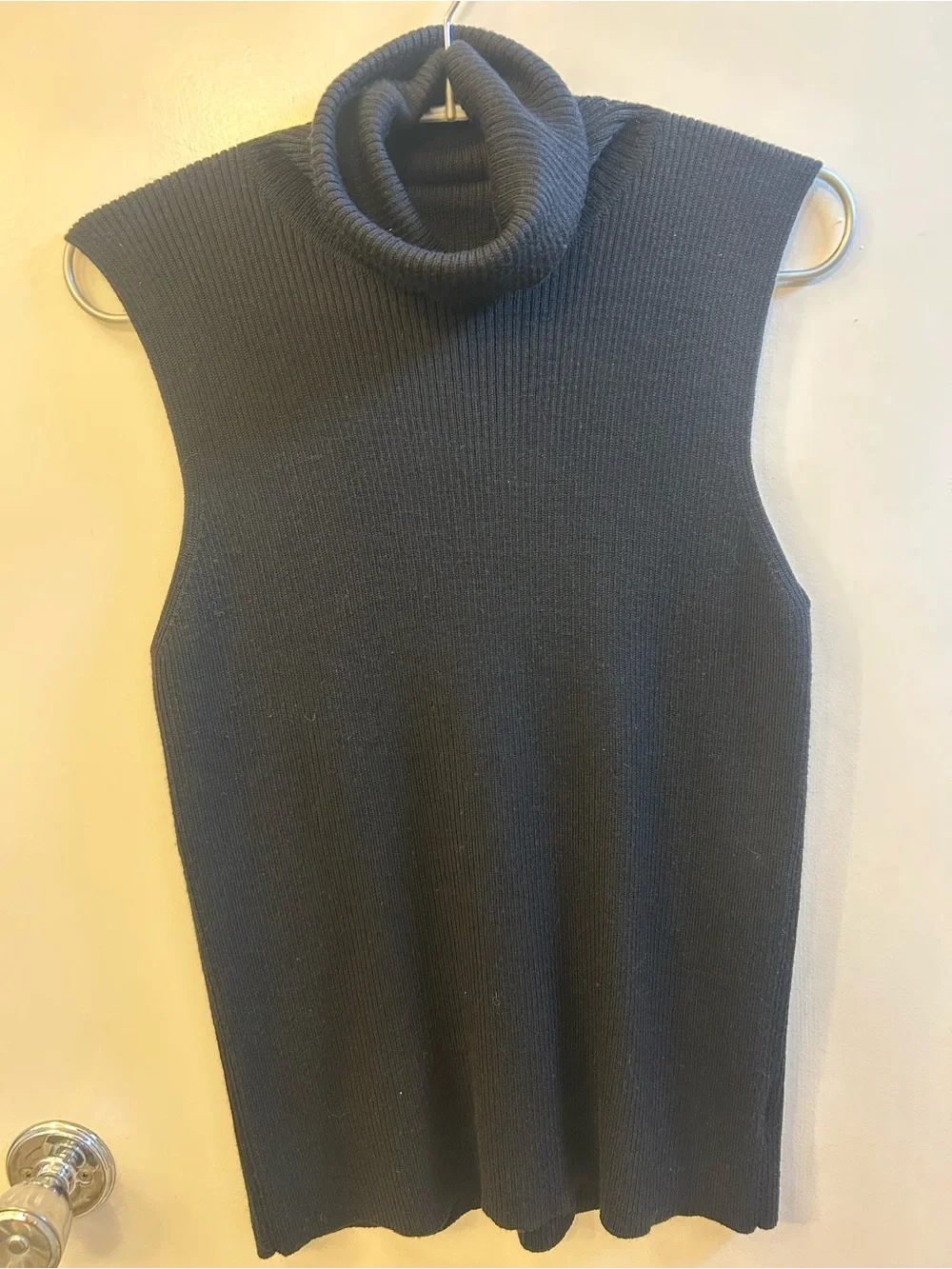 Sleeveless Ribbed Turtleneck Sweater - Black